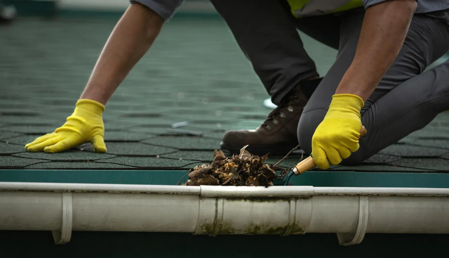 gutter cleaning in lumsden