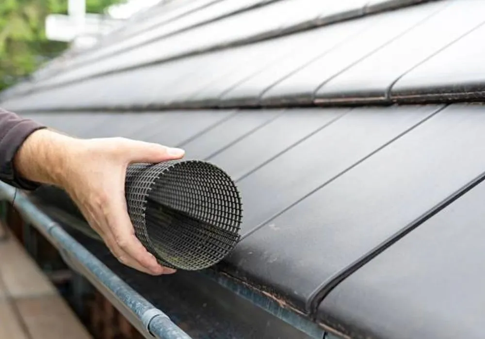 do gutters with gutter guards need to be cleaned.webp